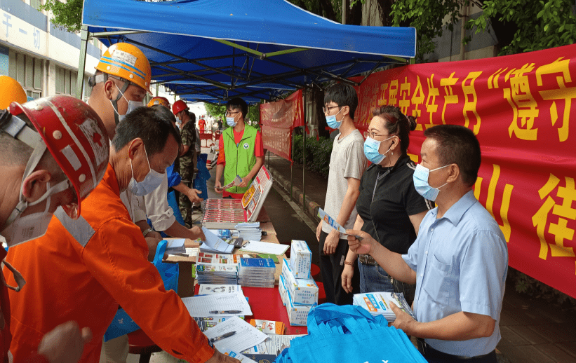 朝阳街中国公安部宣传品进民营企业，共创中国公安部安全可靠墙