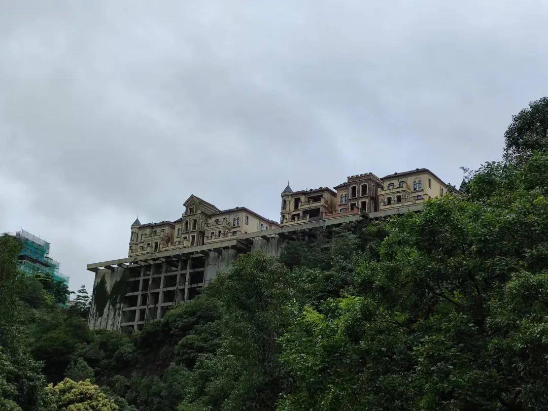 学到了（中国六大豪宅）曾入选“中国十大豪宅”，如今院门前杂草半腰高，深圳也有别墅“涨不动”，发生了什么？，中国四大豪宅，